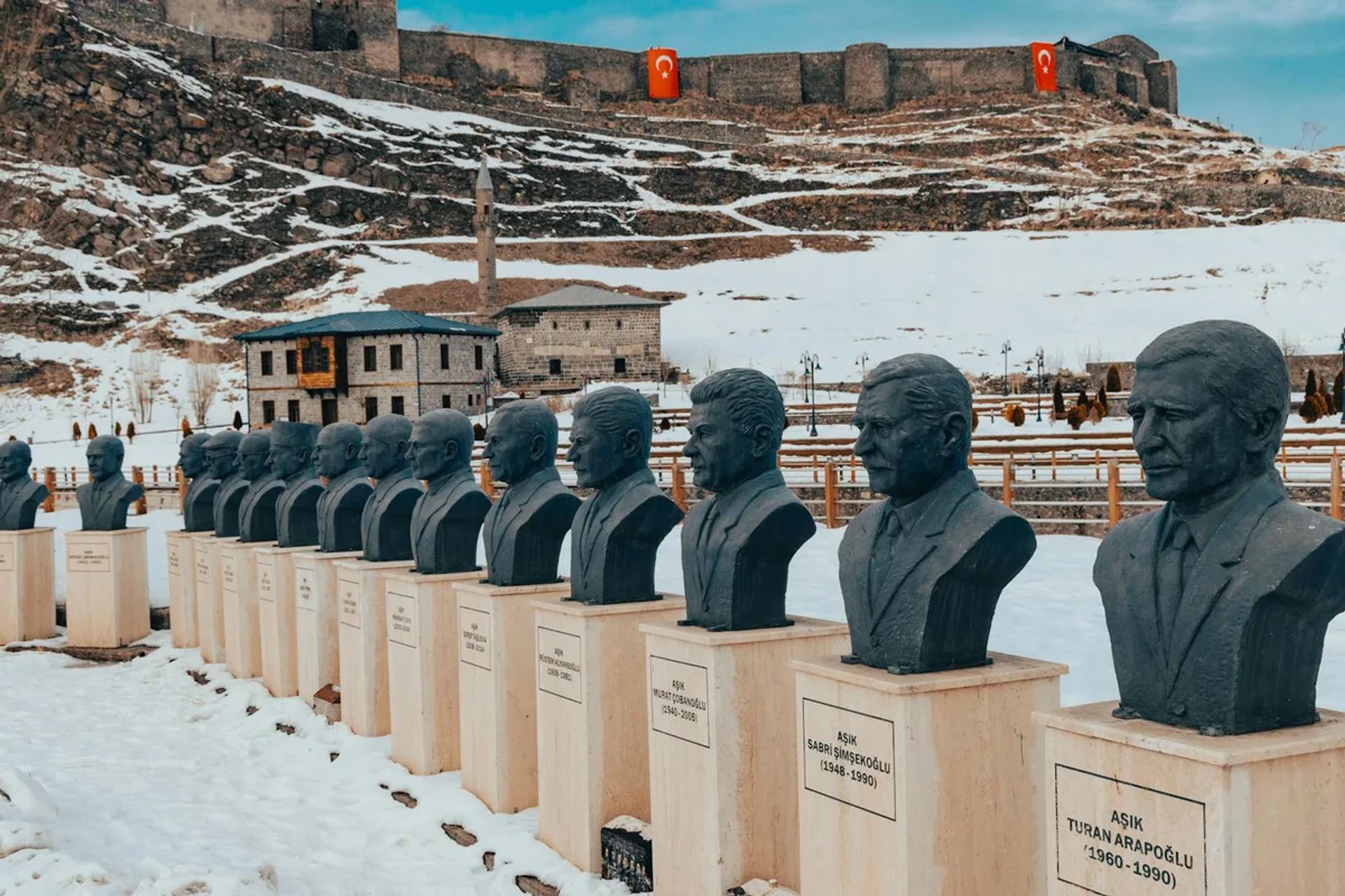 Şanlıurfa'da Anıtlar, Heykeller ve Kamusal Alanlar Rehberi