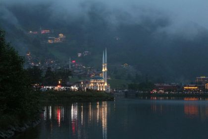 Sanlıurfa Balıkgöl Gece İşıkları ve Sihirli Atmosferi