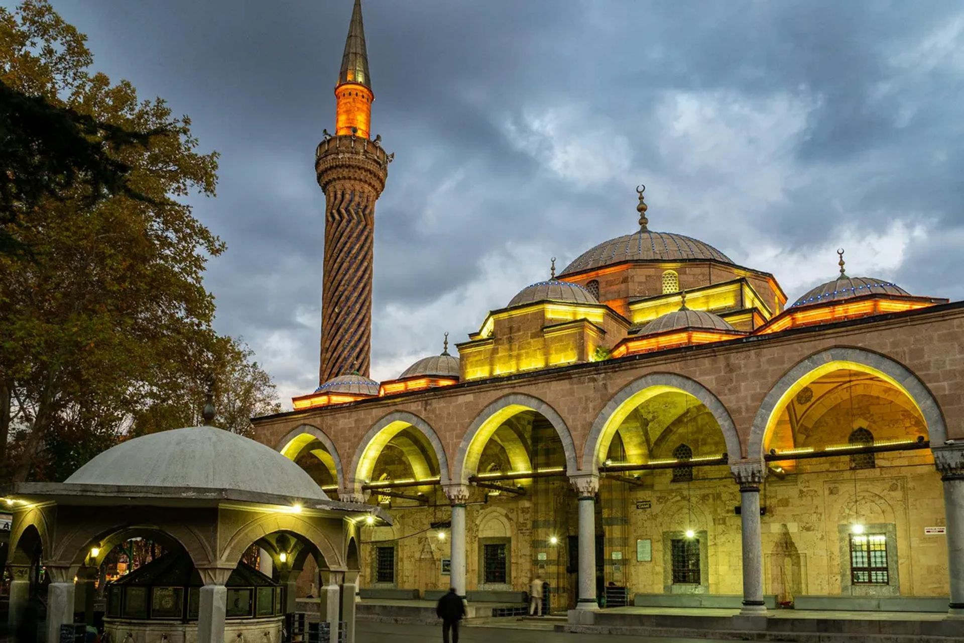 Şanlıurfa'da Camiler ve Tarihi İbadet Yerleri Rehberi