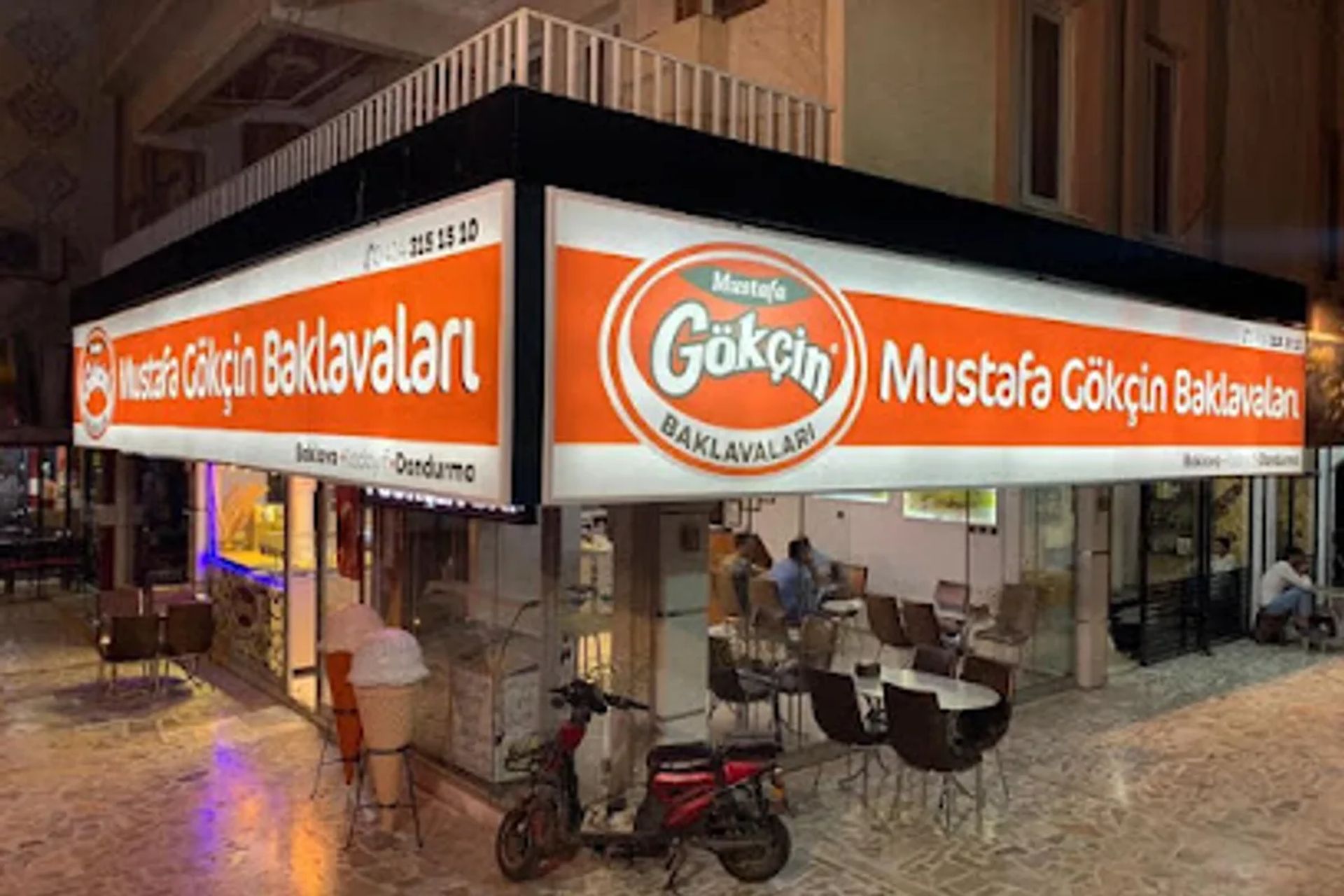 Güllüoğlu Baklava & Pastane