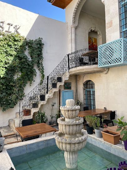 Sarmaşık Otel