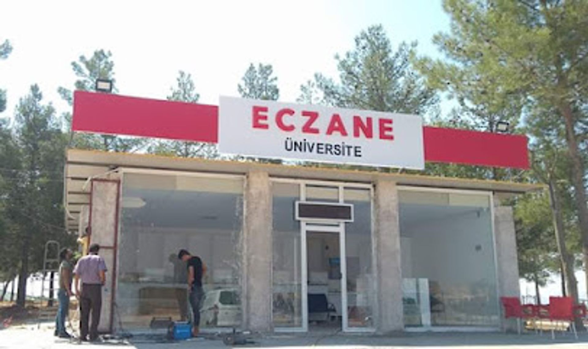 Üniversite Eczanesi