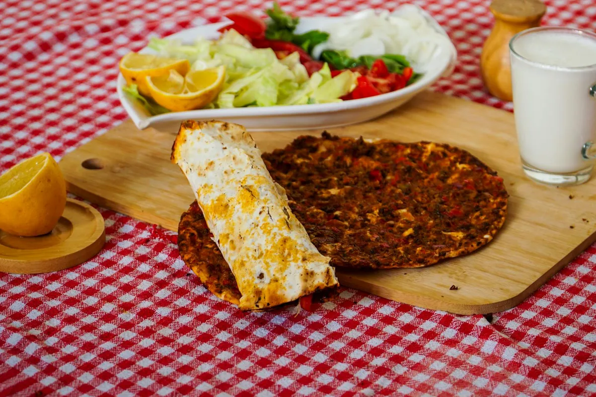 Şanlıurfa'da Ayran, Şalgam ve Geleneksel İçecekler Rehberi