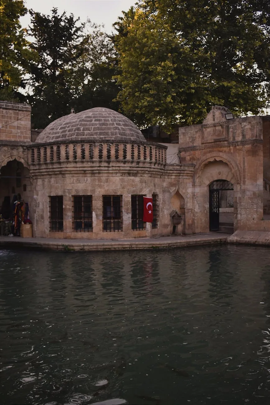 Sanliurfa Balikli Göl ve Balık Beslemesi Geleneği