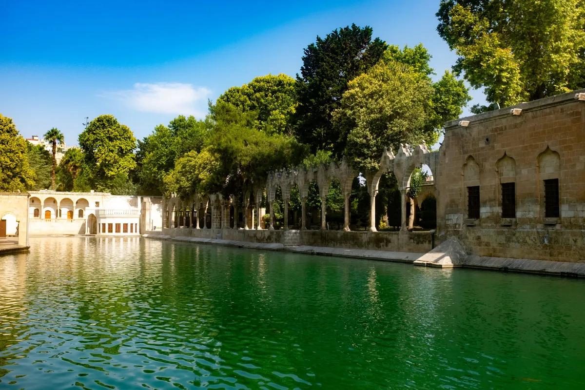 Sanliurfa Balıklıgöl Tarihi ve Efsane