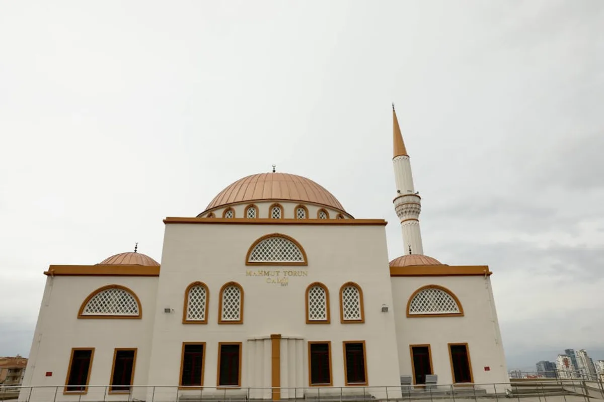 Şanlıurfa'da Dini İbadet ve Tarihi Camiler: Ziyaret ve Bilgi Rehberi
