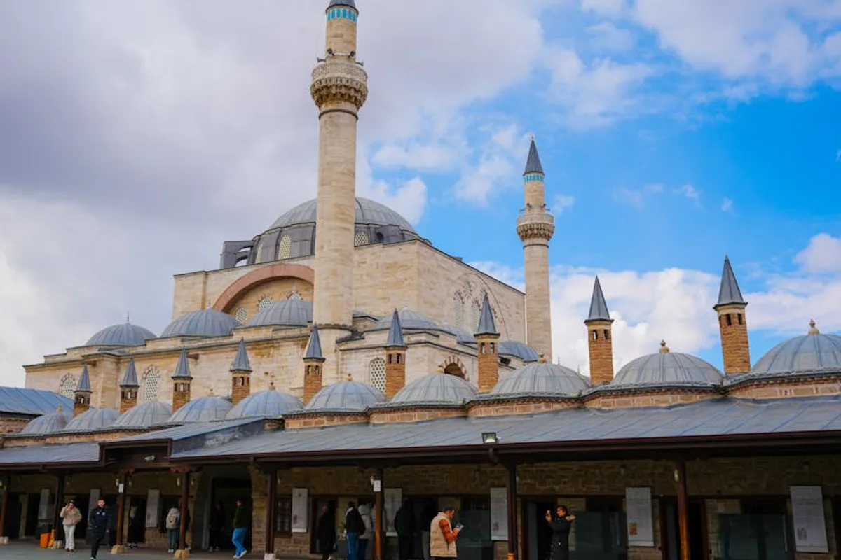 Şanlıurfa Dini Mekanlar Rehberi: Camiler, Ziyaret Yerleri ve Pratik Bilgi
