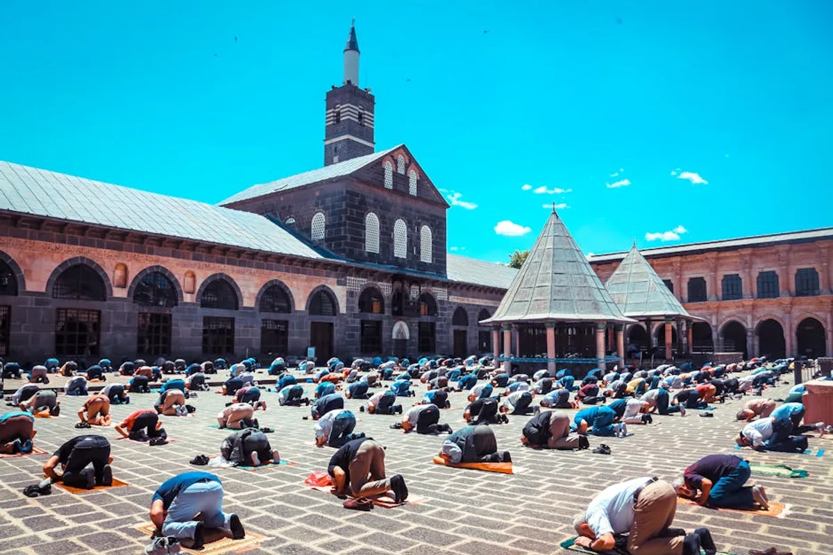 Şanlıurfa'da Dini Turizm: Mescitler, Türbeler ve İbadet Mekanları Rehberi