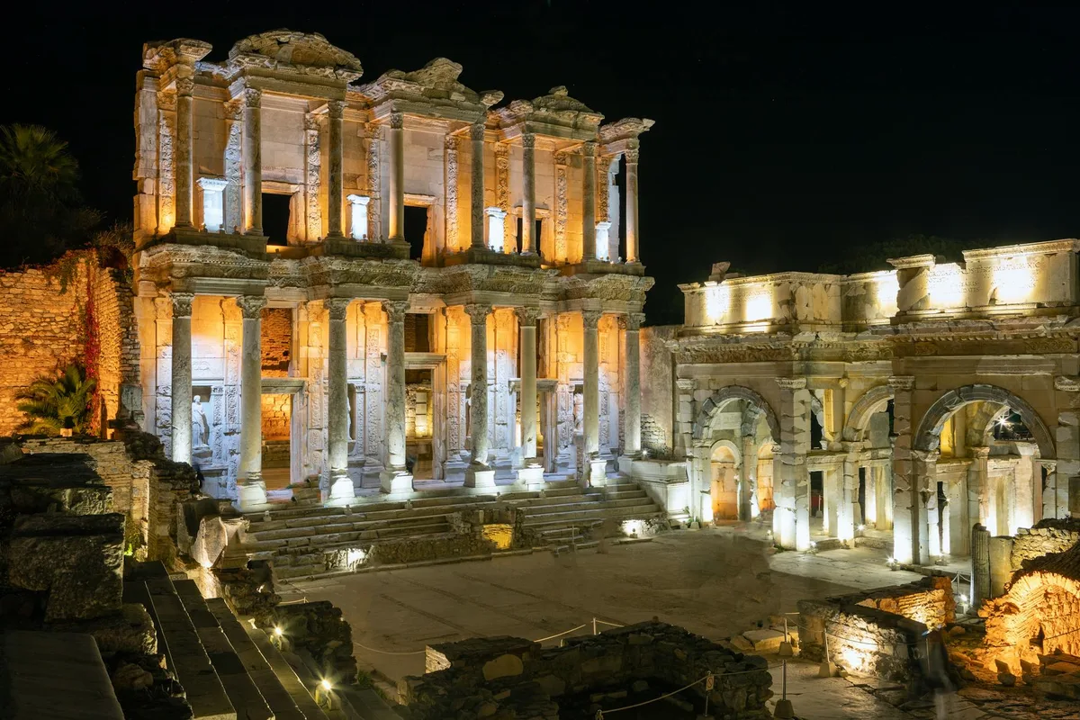 Şanlıurfa'da Gece Turları: Aydınlatmalı Tarihi Mekanlar ve Gece Gezisi Rehberi