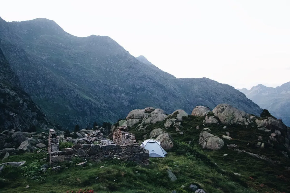 Göbeklitepe Yakını Kamp ve Doğa Yürüyüşü: Antik Manzarada Trekking Rehberi
