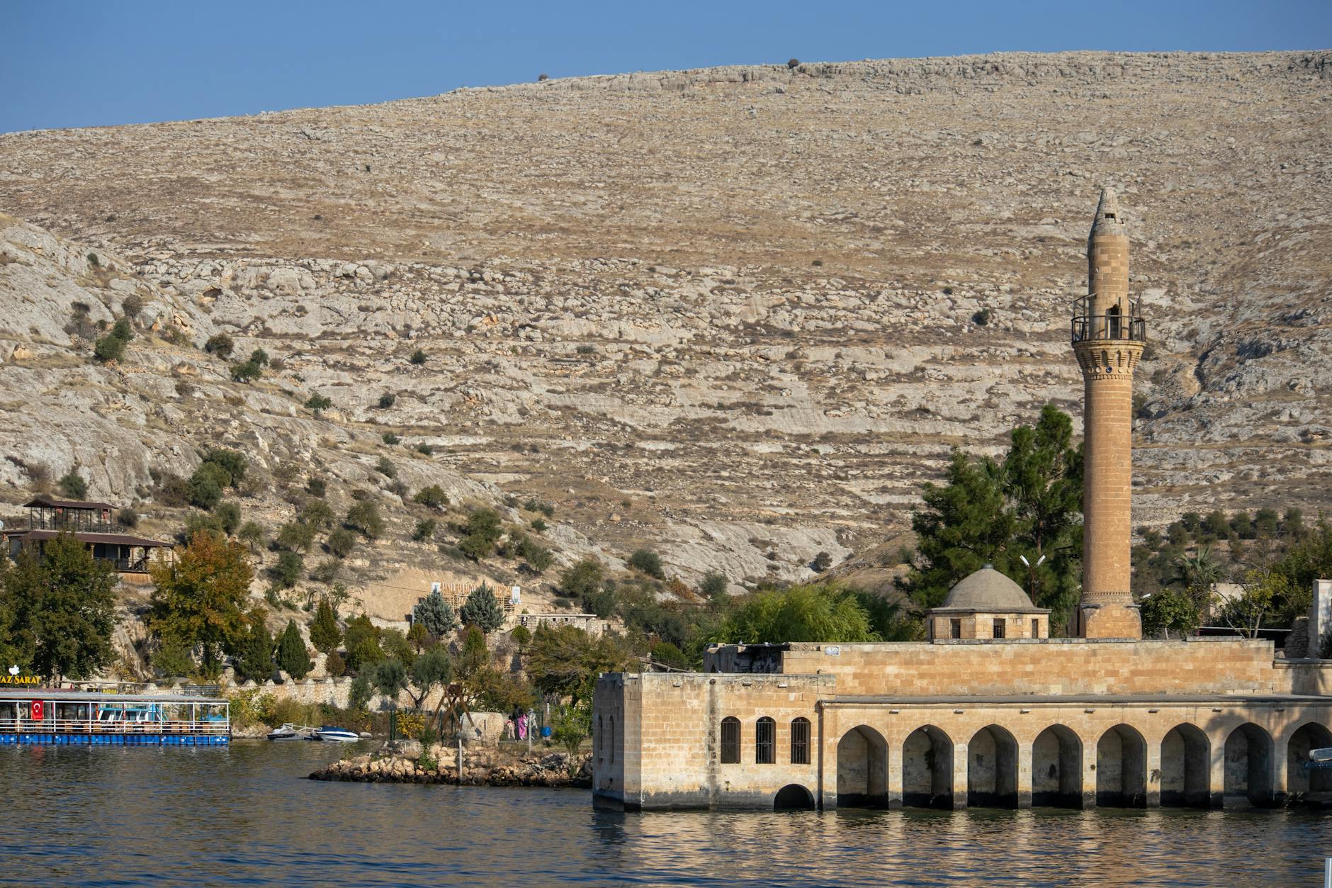 Şanlıurfa'da Kamp ve Çadır Tatili: Doğayla Baş Başa