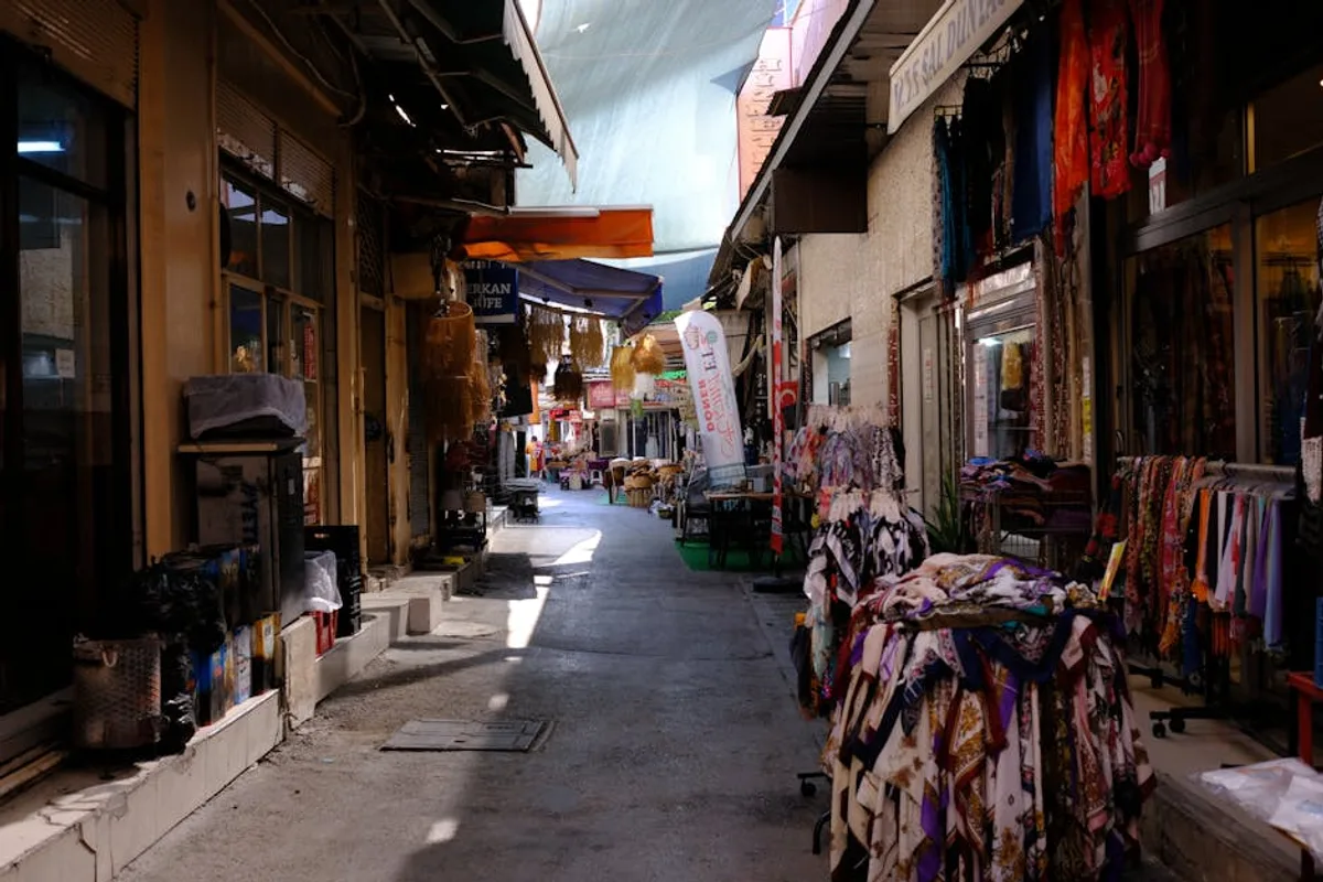 Şanlıurfa Kapalı Çarşı Alışveriş Rehberi: Dükkanlar, Fiyatlar ve Pazarlık Tüyoları