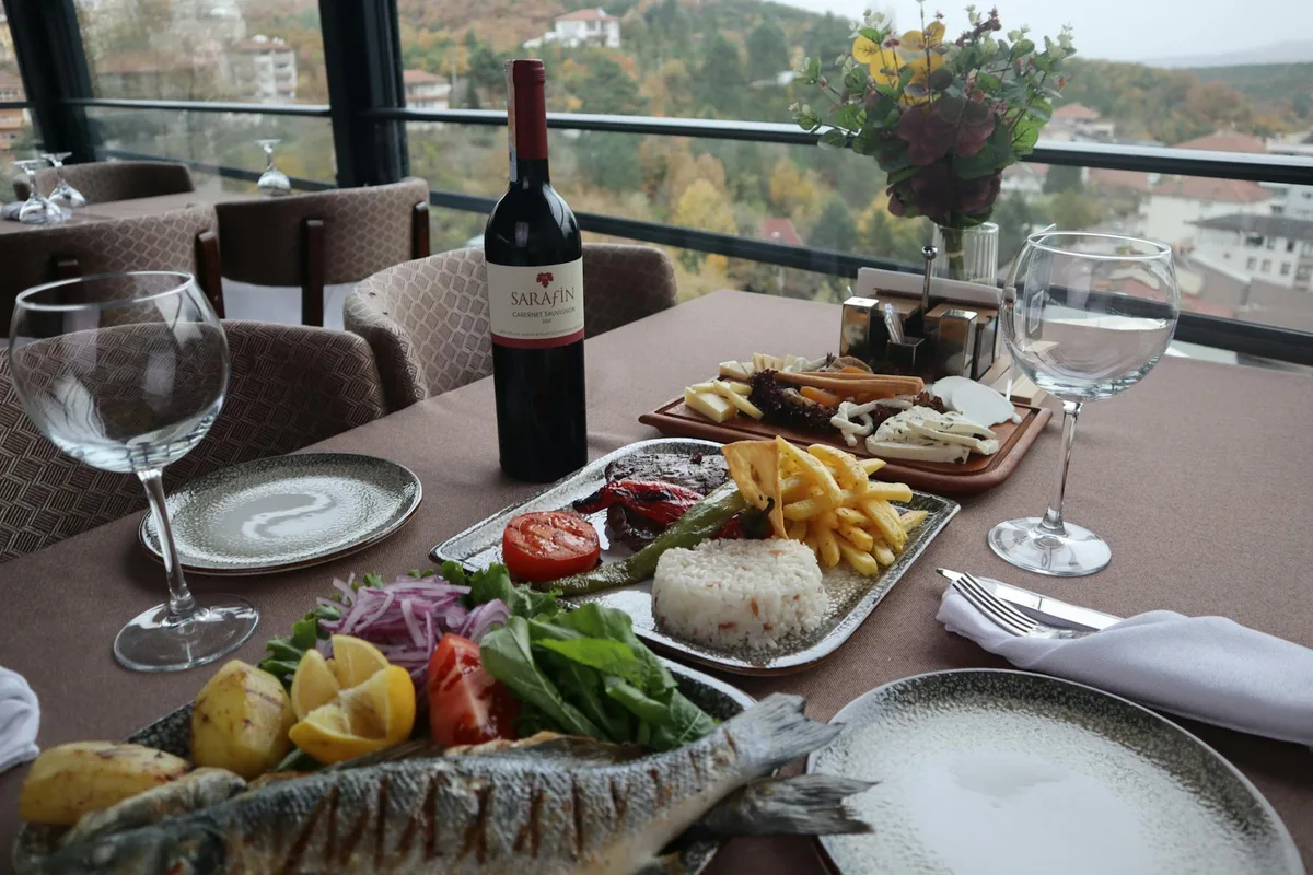 Şanlıurfa'da Kır Gazinosu, Balkon Sofrası ve Açık Alan Yemek Mekanları Rehberi