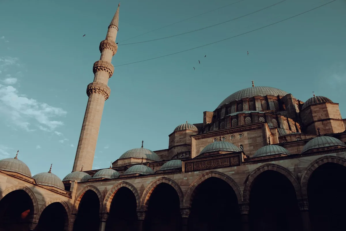 Şanlıurfa'da Dini Mekanlar: Mevlid-i Halil Camii ve Türbeler Rehberi