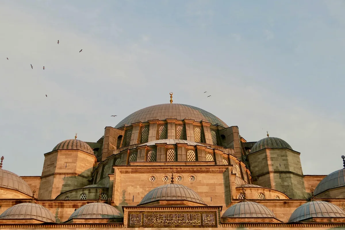 Şanlıurfa'da Osmanlı Mimarisi: Cami, Medrese ve Han Yapıları Rehberi