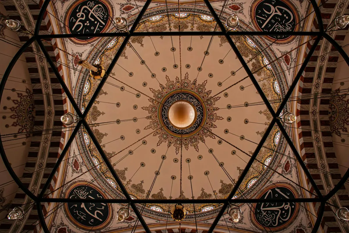 Sanlıurfa Mimarisinde Renklerin Sırrı ve Fotoğrafçılar İçin Analiz