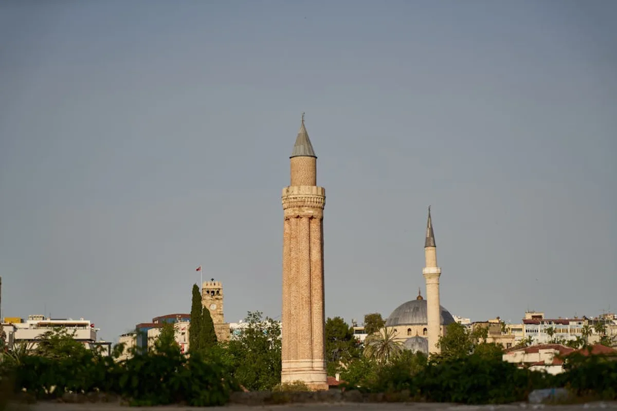Şanlıurfa Tarihi Camiler ve Dini Mekânlar: Ziyaret Rehberi