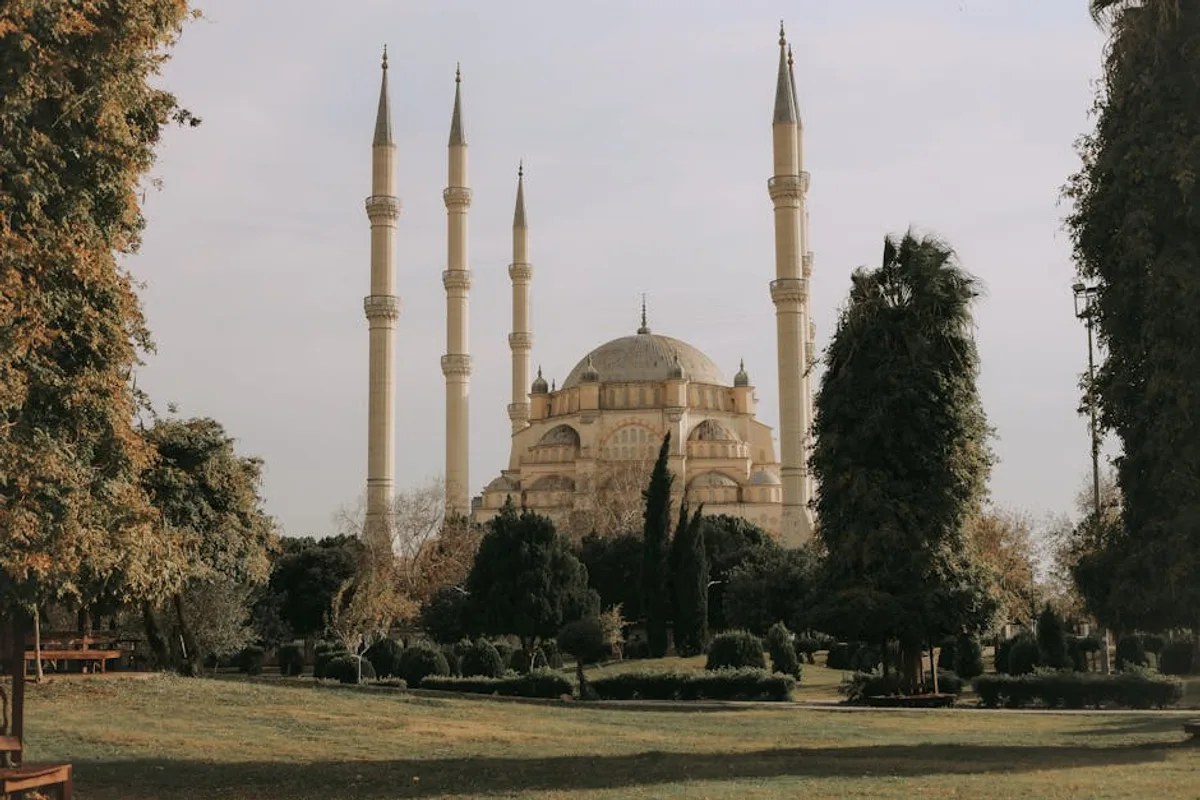 Şanlıurfa'nın Tarihi Dini Mekanları: Camiler, Türbeler ve Makamlar