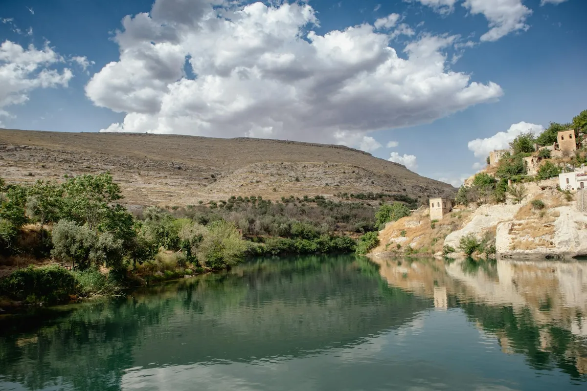 Sanlıurfa'da Fırat Nehri: Tarihin Taşımacılık Yolu(59 karakter)