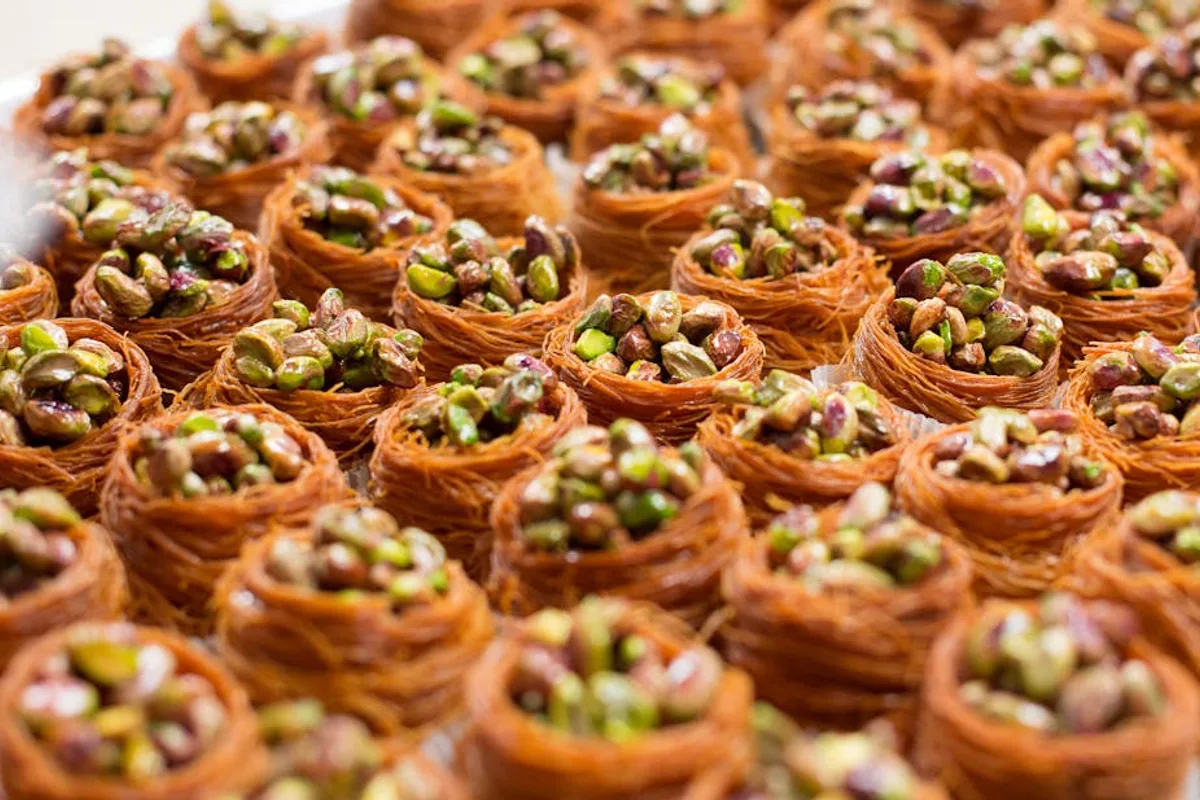 Şanlıurfa'nın Tatlıları: Katmer'den Baklava'ya Geleneksel Tatlı Rehberi