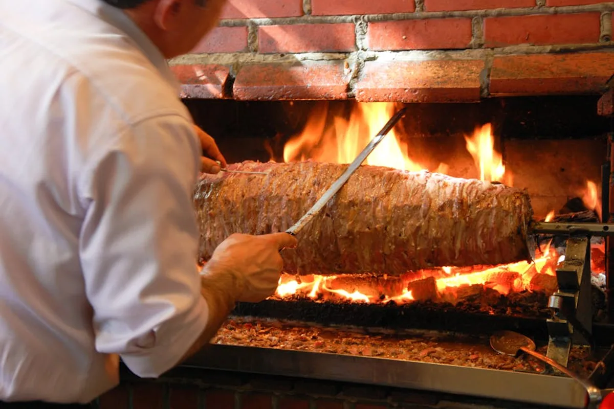 Şanlıurfa Tepsi Kebabı: Fırında Pişmiş Geleneksel Lezzet Rehberi