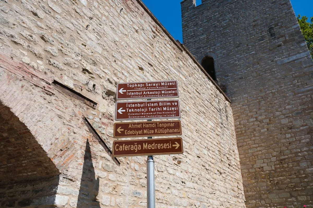 Şanlıurfa Yabancı Turist Rehberi: İngilizce Yardım, Para, Güvenlik ve Pratik Bilgiler