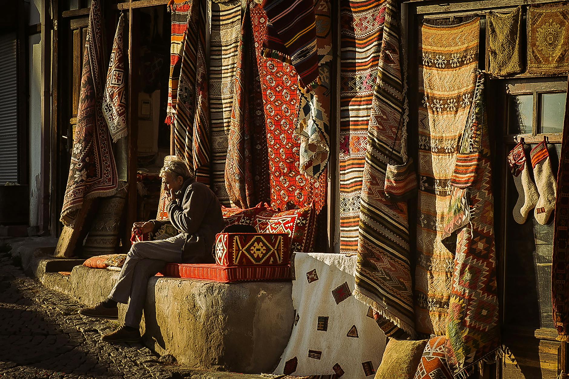 Şanlıurfa'da El Sanatları: Bakır, Kilim ve Hediyelik Eşya Rehberi