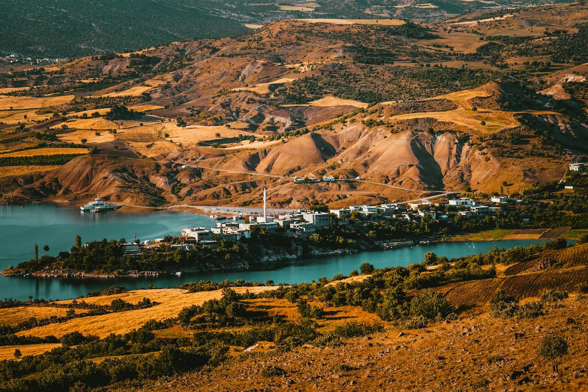 Siverek İlçe Rehberi: Gezilecek Yerler, Yeme-İçme ve Günlük Yaşam
