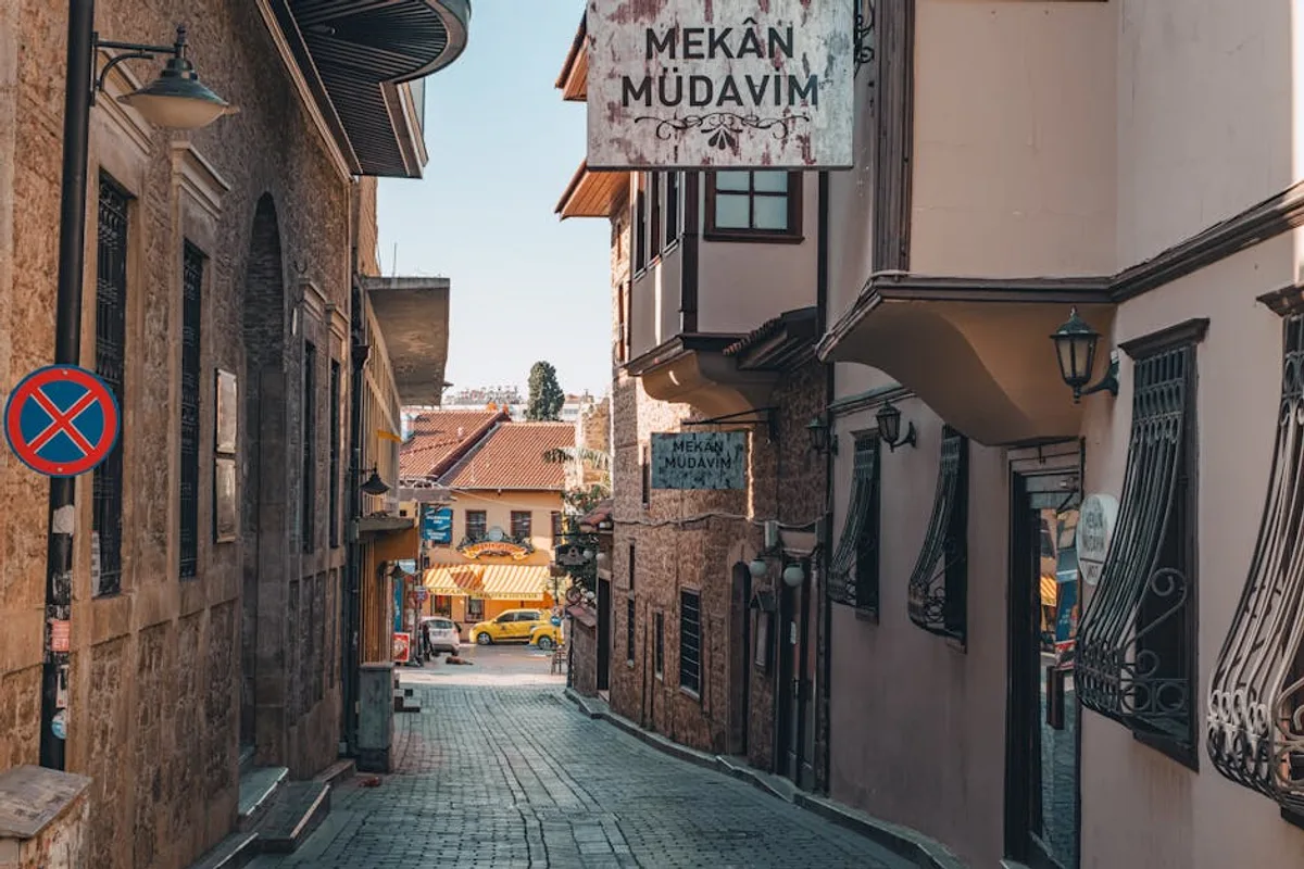 Temmuz'da Şanlıurfa: Kapalı Mekan Rehberi — Müzeler, Çarşılar, Kahvehaneler