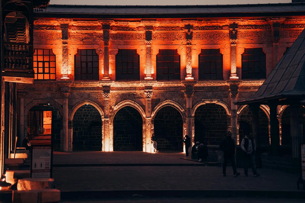 Gümrük Hanı