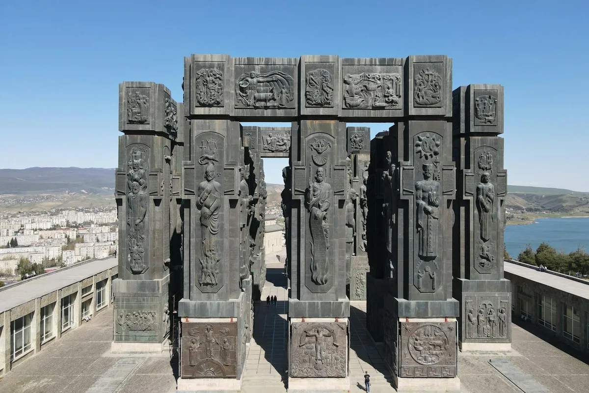 Kasr-ı Benat (Nimrod Sütunları)